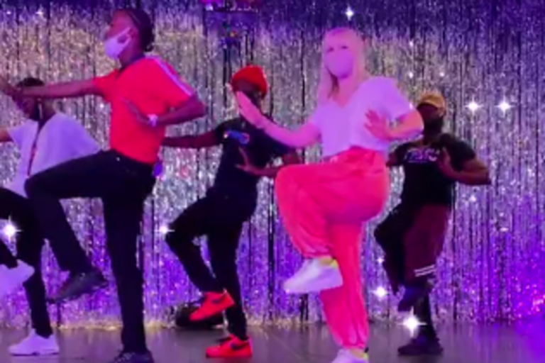 Natasha Bedingfield And Viral TikTok Dancers Perform Viral 'Unwritten