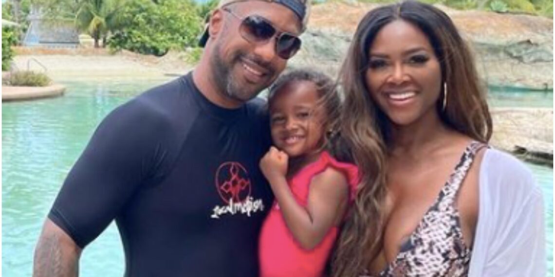 Kenya Moore Marc Daly vacation Bahamas
