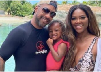 Kenya Moore Marc Daly vacation Bahamas
