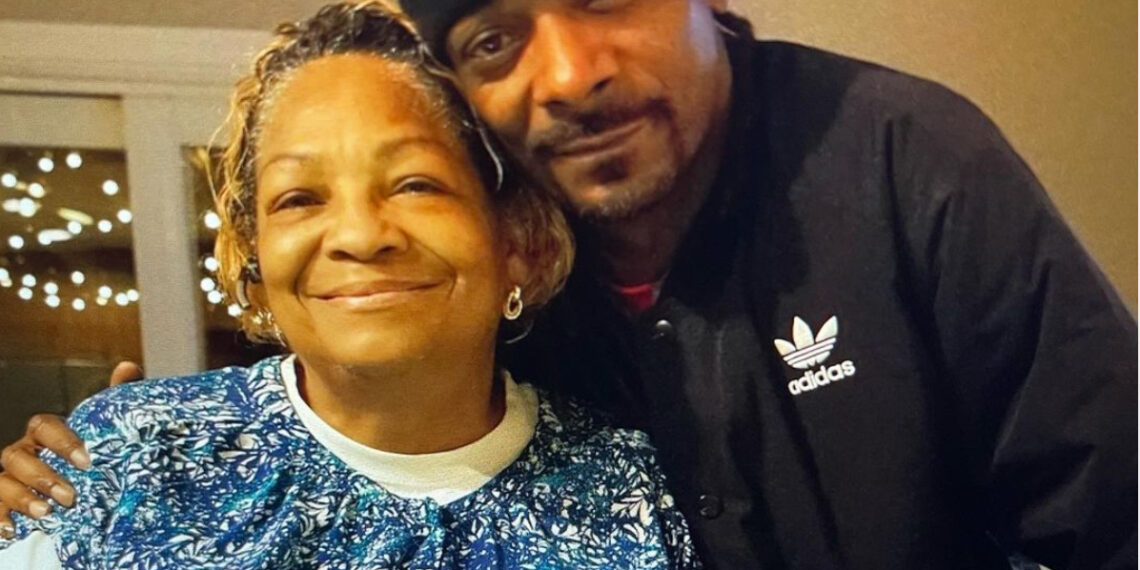 Snoop Dogg, Artist, Rapper, Mom, Mother, Hospitalized, Still, Fighting, Thanks, Fans, Instagram