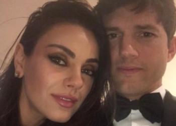 Kutcher, Ashton Kutcher, Kunis, Mila Kunis, bathe, hygiene