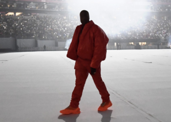 donda, attendee, of, kanye, wests, listening, party, sells, air, for, over, 3000, Los Angleles, Chicago, name change