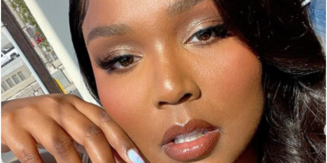Lizzo debunks rumor stage-diving