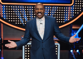 Tisha Campbell, Deon Cole, Steve Harvey, dance, answer, Family Feud