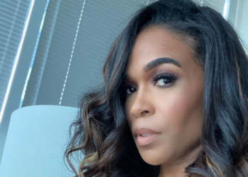 Michelle Williams, Fell, Falls, 106 & Park, Performance, On, Stage, Decade, Watch
