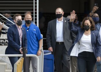 Kamala Harris, Howard, football, toss