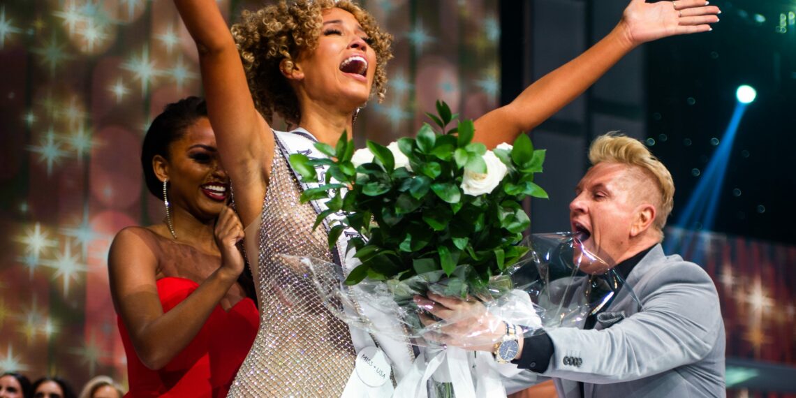 Elle Smith, Miss USA, Journalist, Kentucky, NABJ, Tulsa, Oklahoma, Miss Universe, December, Israel.