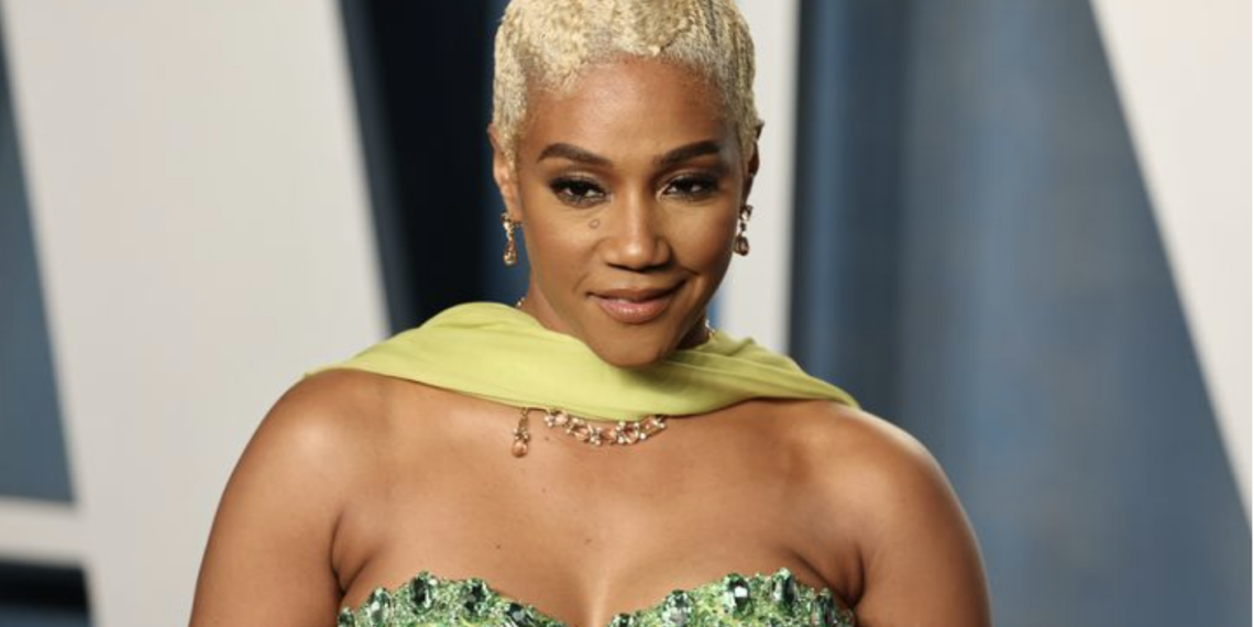 reporter,Tiffany Haddish, gown, couture,Lauren Zima, Entertainment Tonight, red carpet,Dolce and Gabbana