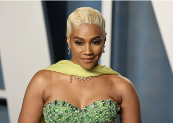 reporter,Tiffany Haddish, gown, couture,Lauren Zima, Entertainment Tonight, red carpet,Dolce and Gabbana