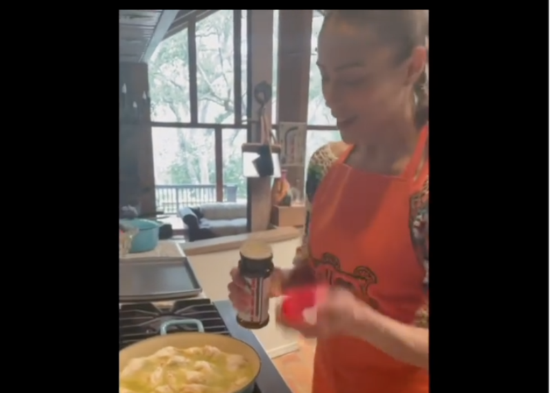 Paula Patton,fried chicken, Ashley Spencer, seasonings, video, actress, viral,Olympic bronze medal