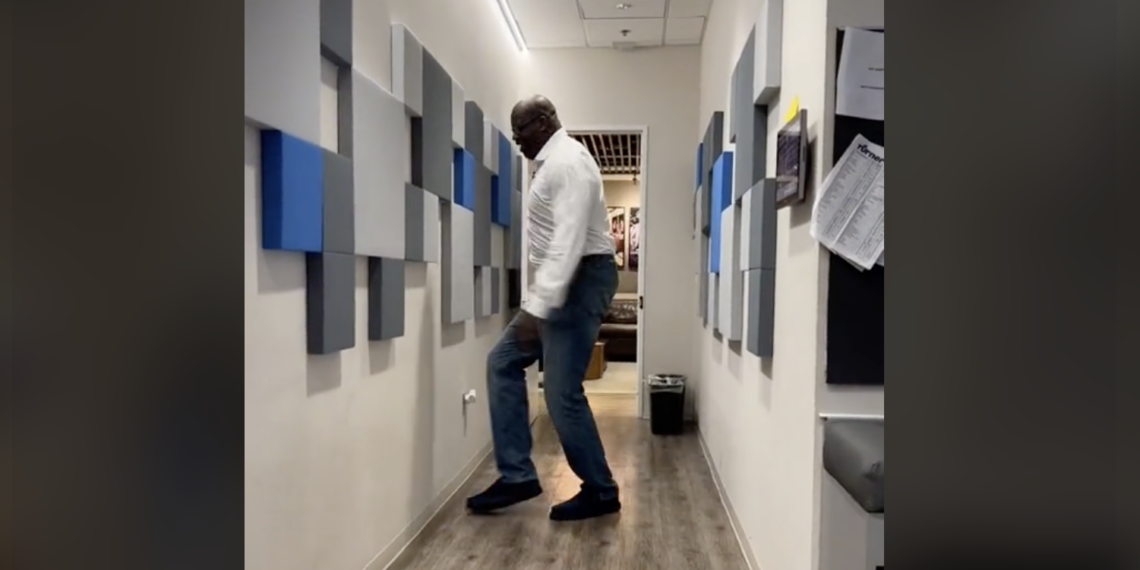 Shaquille O'Neal, Former, NBA, Star, Viral, Tik Tok, Dance Challenge, Jersey Anniversary, Aye Bay Bay, Tik Tok, Anniversary, Tony! Toni! Toné!, @jubi2fye, @rony_boyy.