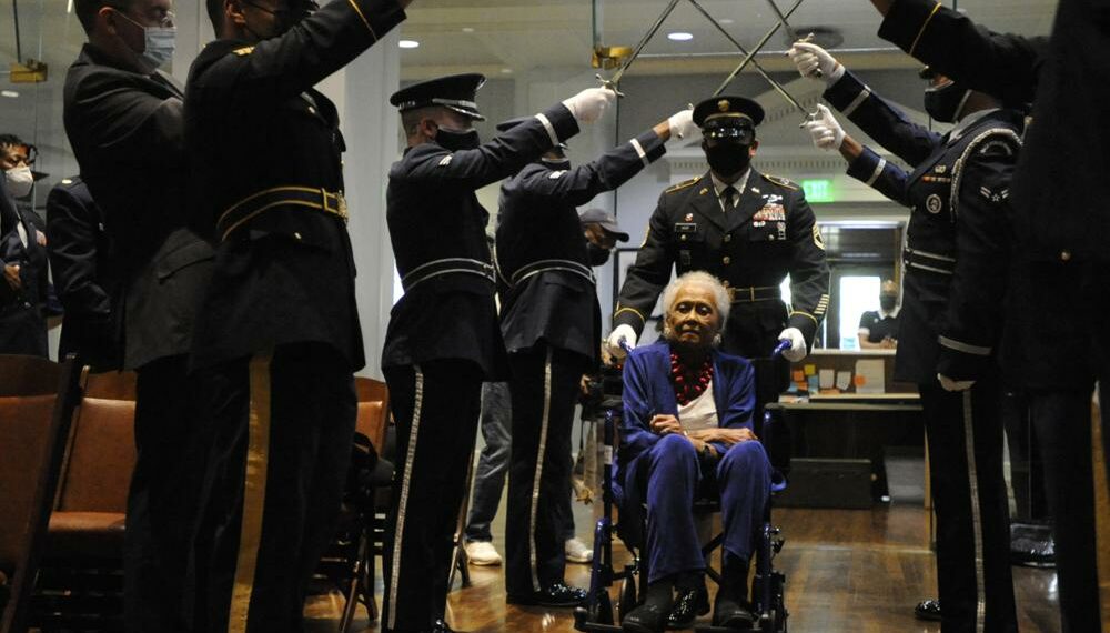 veteran, World War II,Catherine Romay Johnson Davis, 6888 Central,battalion,Congressional Gold Medal, 102-year-old