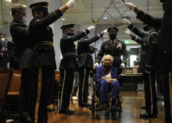 veteran, World War II,Catherine Romay Johnson Davis, 6888 Central,battalion,Congressional Gold Medal, 102-year-old