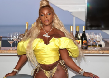 Mary J. Blige, bikini, top, orange, pedicure, singer, tour, post, Instagram, Italy, yacht