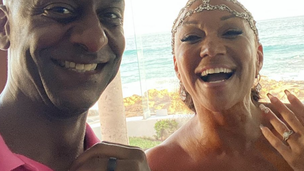 R&B singer Chanté Moore former BET executive Stephen Hill tied the knot intimate beachfront wedding