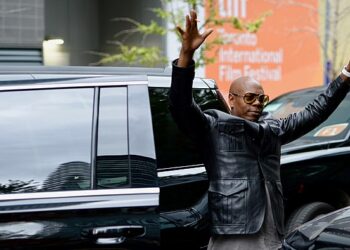 Saturday Night Live (SNL) announcing Dave Chappelle host fans Twitter