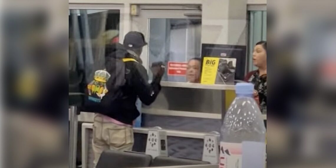 flight, video, plane, rapper, employee, airport, Spirit Airlines, Flavor Flav