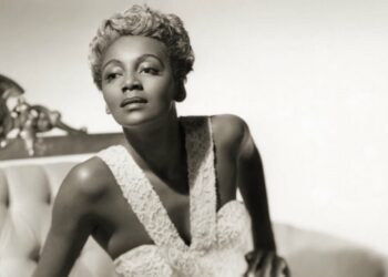 Black, African American, Robyn LaBeaud, Jocye Bryant, aunt, niece, singer, the Black Marilyn Monroe