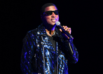 singer, R&B, Anita Baker, Babyface, Twitter, users, tour, The Songstress, special guest