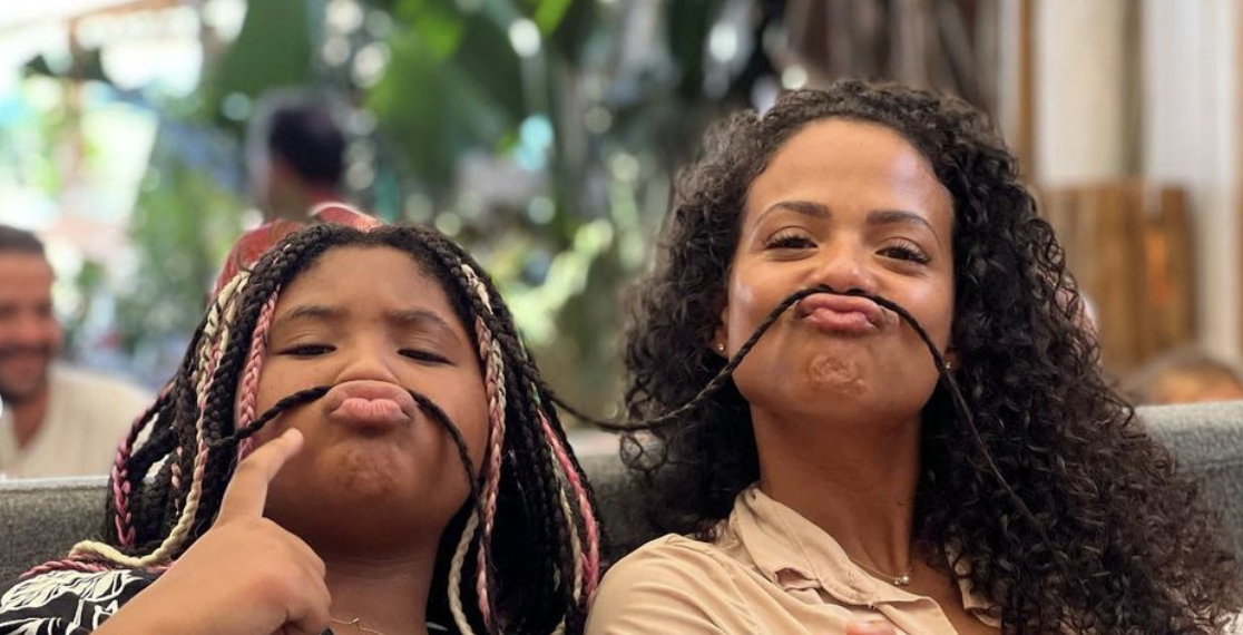 Violet,Christina Milian, macaroni,cheese,Thanksgiving, hands