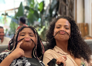 Violet,Christina Milian, macaroni,cheese,Thanksgiving, hands