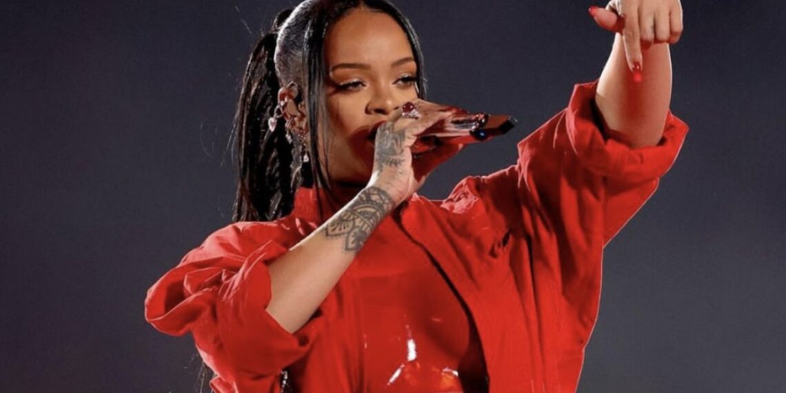 Federal Communications Commission, pornographic, Super Bowl, halftime, complaints, FCC, performance, complainer, Rihanna, singer