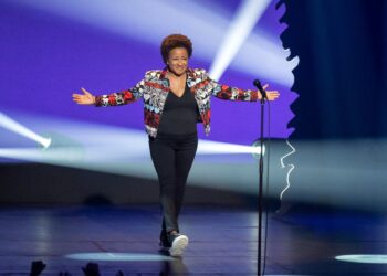 Joel McHale, comedian, laughter, James Corden, show, comedy, stage, audience, member, Wanda Sykes