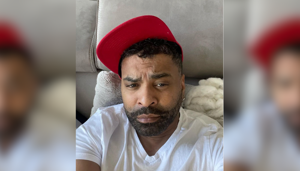 viral, fall, Ginuwine, Lovers, Friends, singer, performance, offstage,