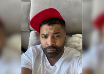 viral, fall, Ginuwine, Lovers, Friends, singer, performance, offstage,