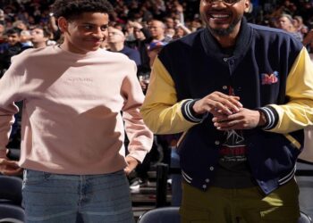 Carmelo Anthony Melo NBA player retire Hebron lakers Knicks nuggets