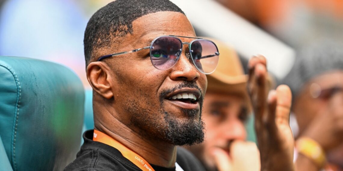 singer, Chicago River, update, health, Jamie Foxx, yacht, video, fans, actor