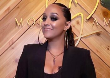 women, representation, Black, mom, The Cool Mom Code Podcast, Black woman, Lizzy Mathis, Tia Mowry