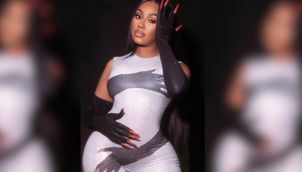 Renaissance, Beyoncé, Caresha, fan, Yung, Miami, social, media