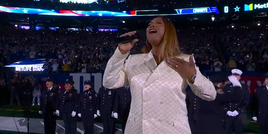 Star Spangled Banner, game, Dallas Cowboys, performance, Queen Latifah, New York Giants